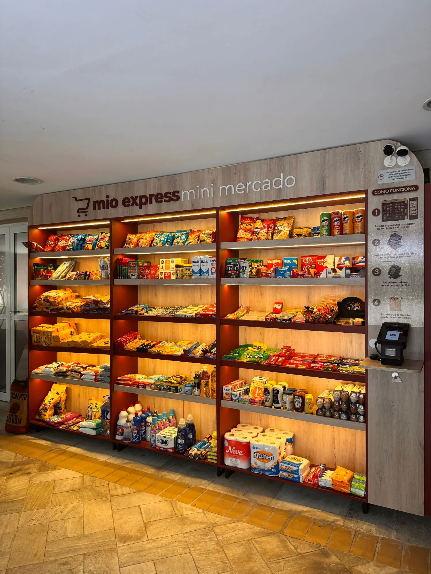 Mini mercado Mio Express instalado em um condomínio